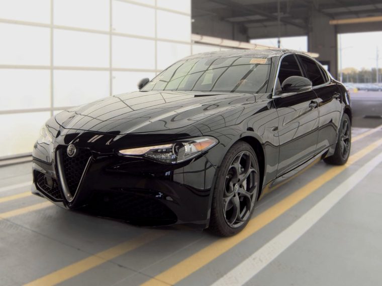 2019 Alfa Romeo Giulia - frente em tres quartos