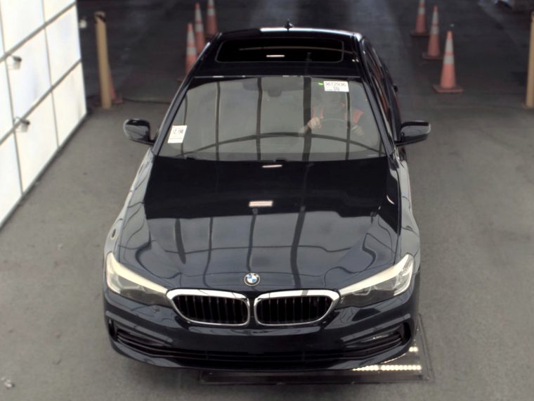 2018 BMW 5 Series Sedan 530i Sport - frente vista de cima
