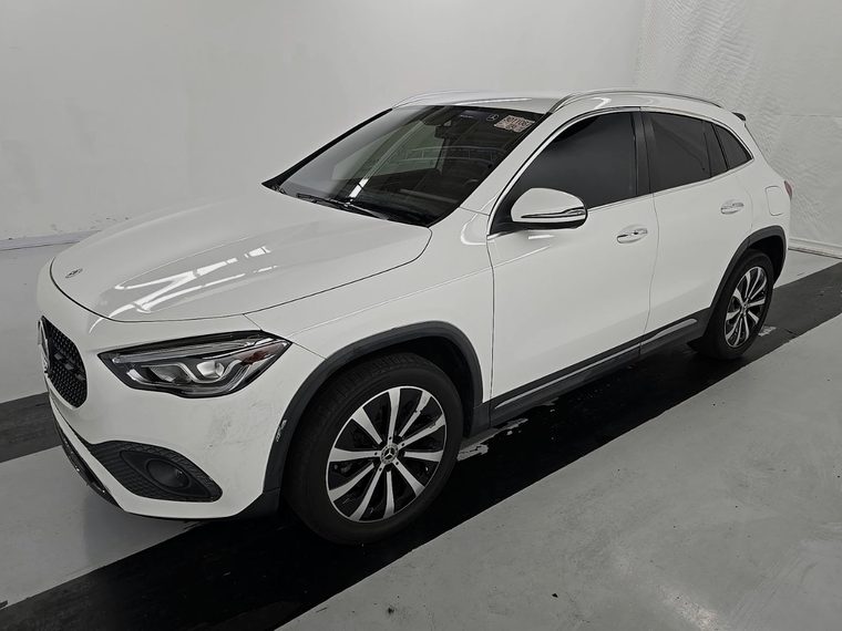 2021 Mercedes-Benz GLA 250 4MATIC - frente em tres quartos