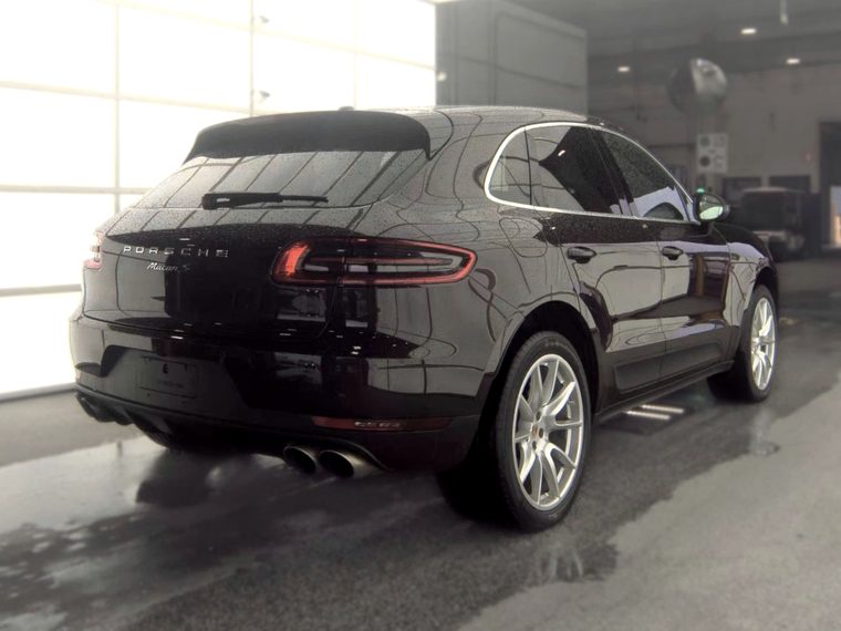 2018 Porsche Macan S - traseira em tres quartos